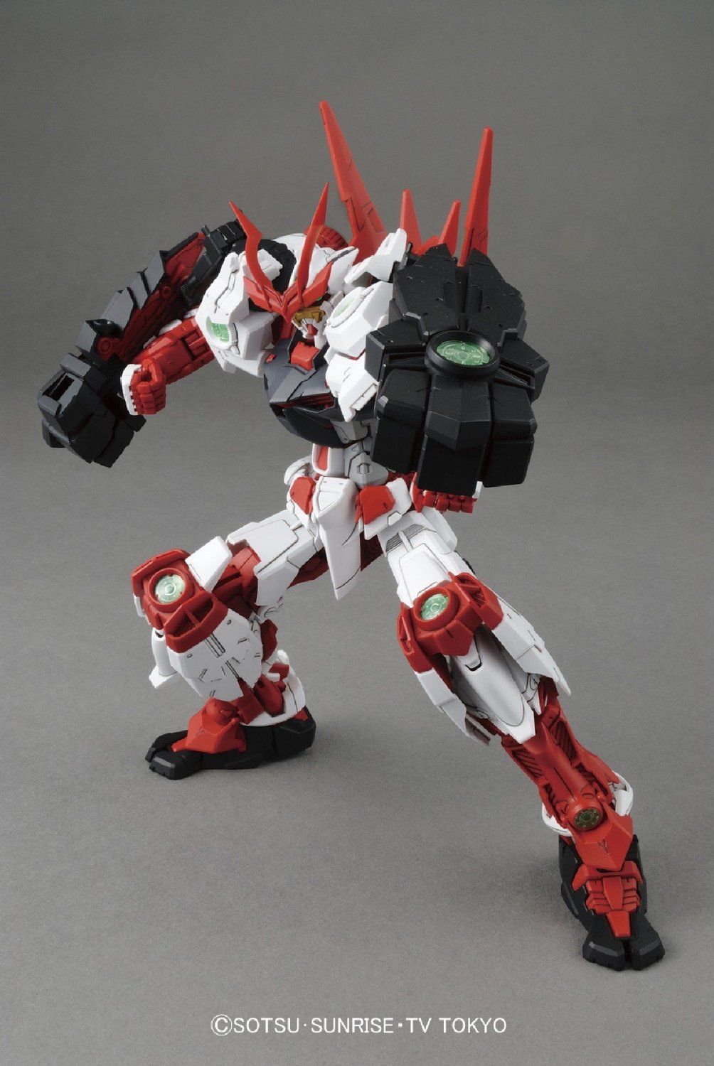 Gunpla MG 1/100 Sengoku Astray Gundam-Bandai-Ace Cards & Collectibles