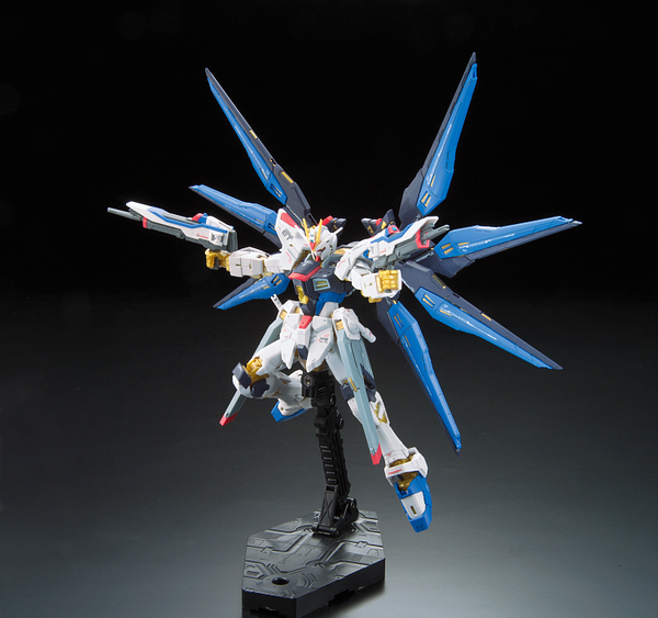 Gunpla RG 1/144 ZGMF-X20A Seed Destiny Strike Freedom Gundam-Bandai-Ace Cards &amp; Collectibles