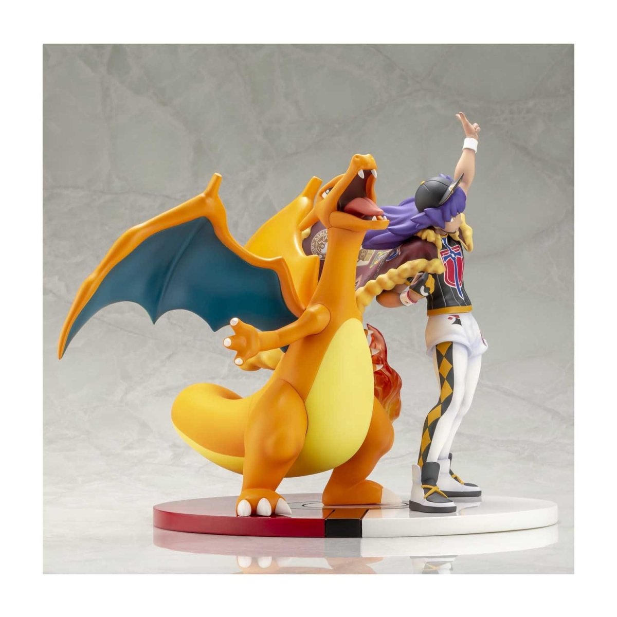 Pokémon Kotobukiya Figure &quot;Leon &amp; Charizard&quot;-Pokemon Centre-Ace Cards &amp; Collectibles