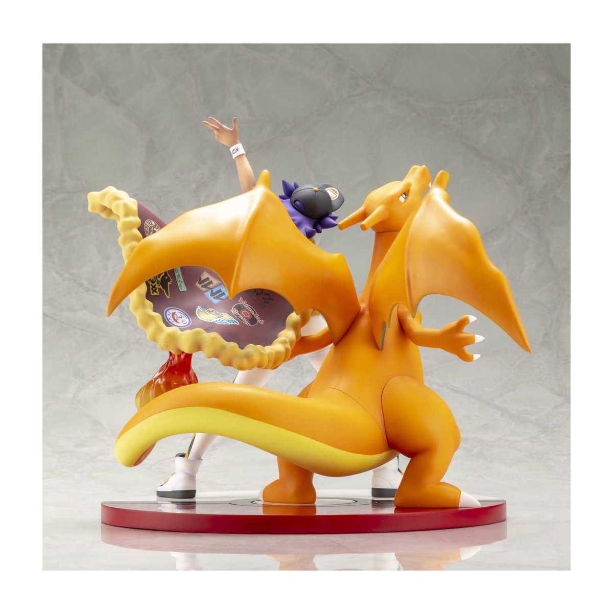 Pokémon Kotobukiya Figure &quot;Leon &amp; Charizard&quot;-Pokemon Centre-Ace Cards &amp; Collectibles