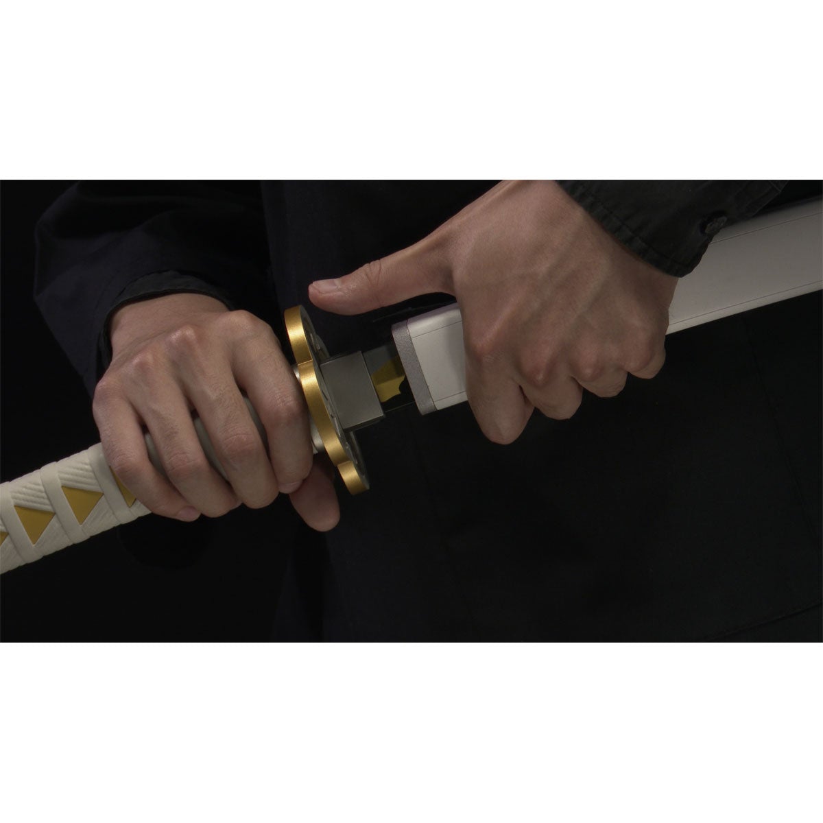 Demon Slayer: Kimetsu no Yaiba -PROPLICA- Nichirin Sword (Zenitsu Agatsuma)-Bandai-Ace Cards &amp; Collectibles