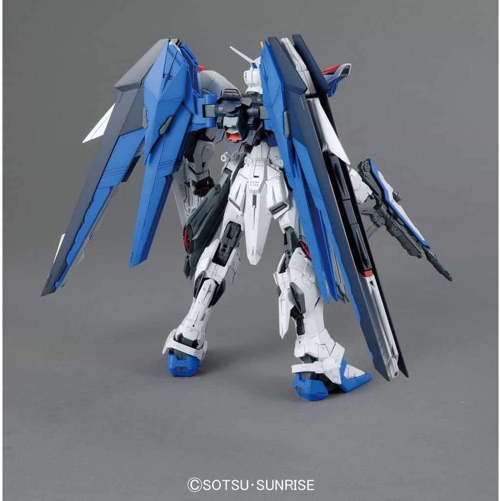 Gunpla MG 1/100 Freedom Gundam Ver.2.0 (Reissue)-Bandai-Ace Cards & Collectibles