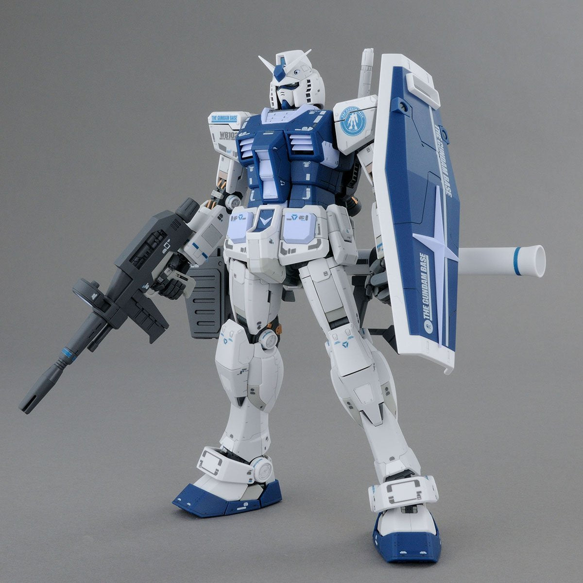 Gunpla MG 1/100 RX-78-2 Gundam Ver. 3.0 (The Gundam Base Color)-Bandai-Ace Cards & Collectibles