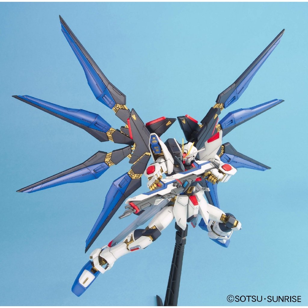 Gunpla MG 1/100 Strike Freedom Gundam-Bandai-Ace Cards & Collectibles