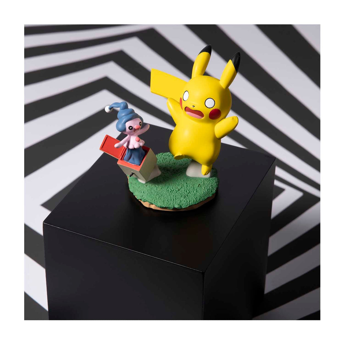 Pokémon Center Moods: Scared Figure &quot;Pikachu&quot;-Pokemon Centre-Ace Cards &amp; Collectibles